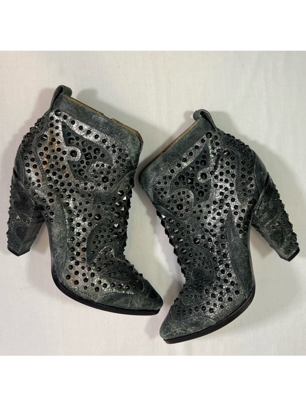 FRYE Remy Deco Studded Zip Ankle Booties 3.5” Heel Size 9.5 Glazed Leather